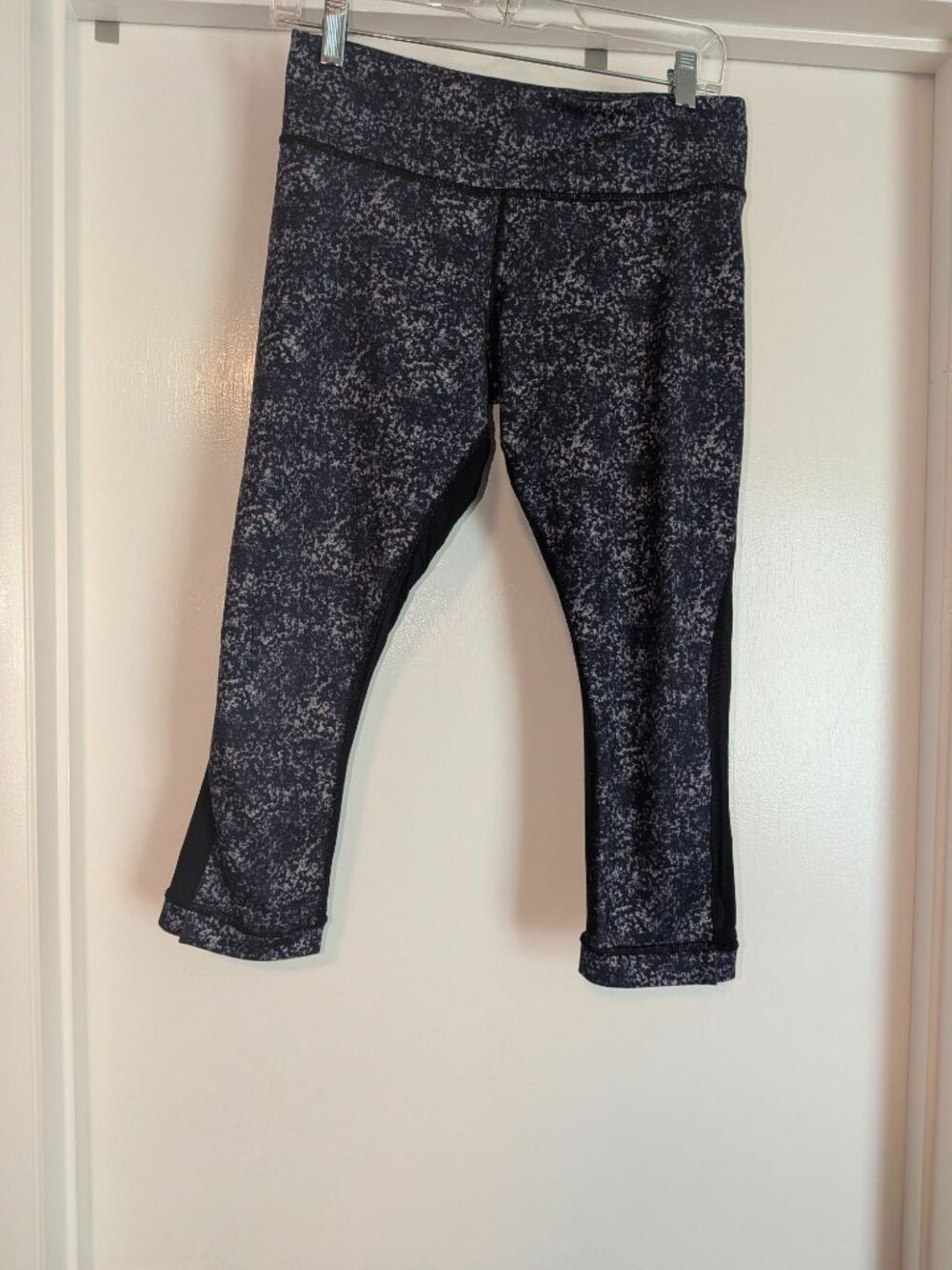 Lululemon Journey Crop Size 8 High rise mesh detailing